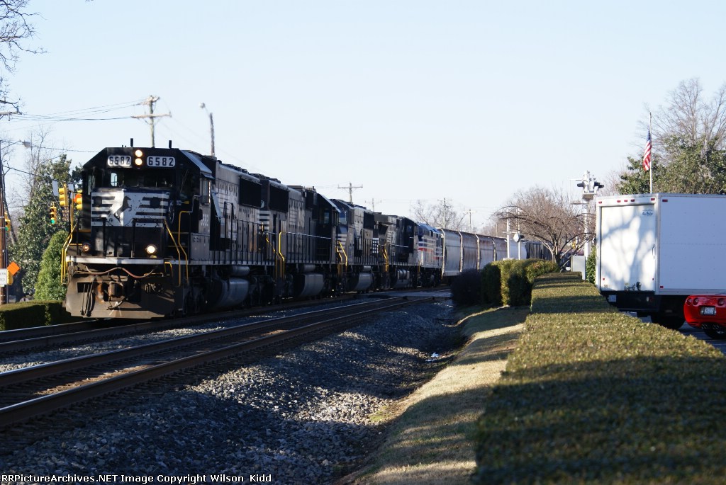 NS 6582 with help from VRE 